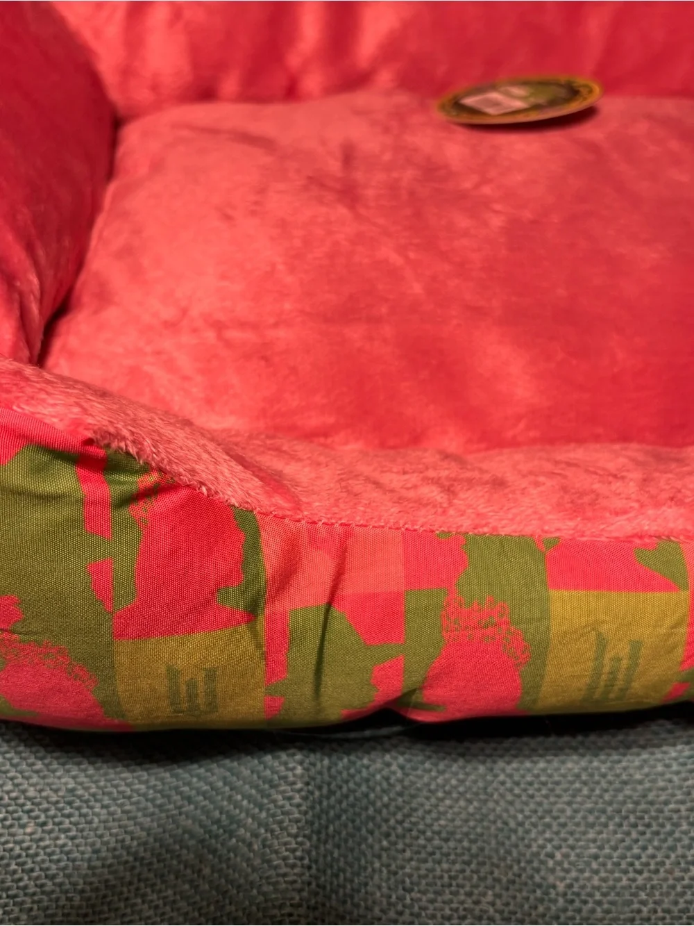 Wicked pet bed, new with tags. Your pet will love it!